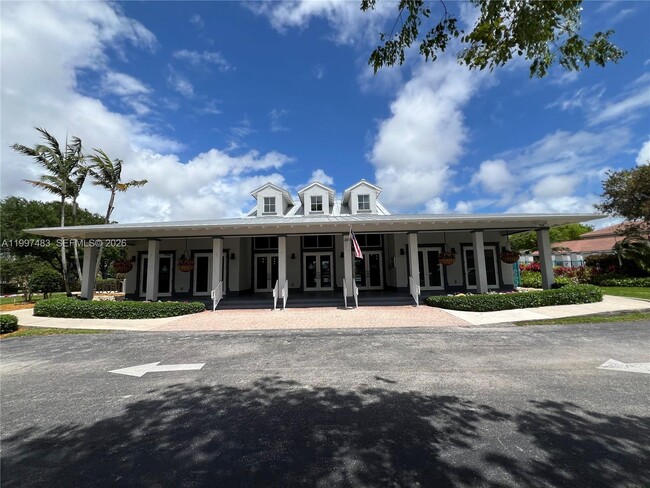 Building Photo - 3910 NE 13th Dr