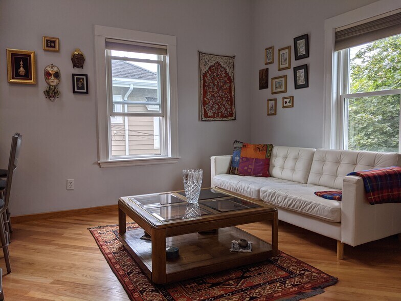 Building Photo - 184 White St