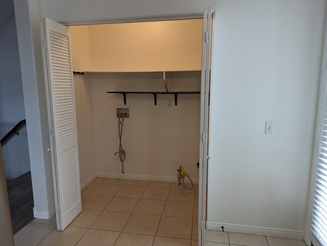 Laundry area with washer/dryer hookups - 305 W Duarte Rd