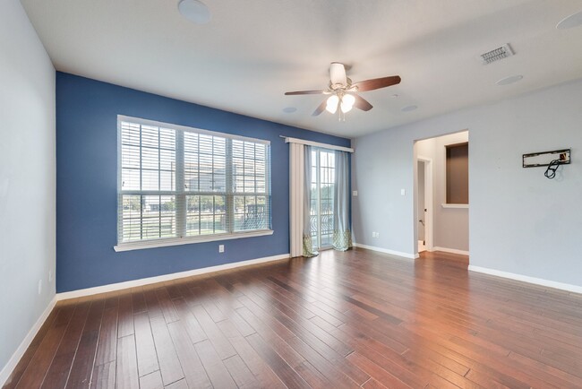 Building Photo - Charming Townhome in Addison