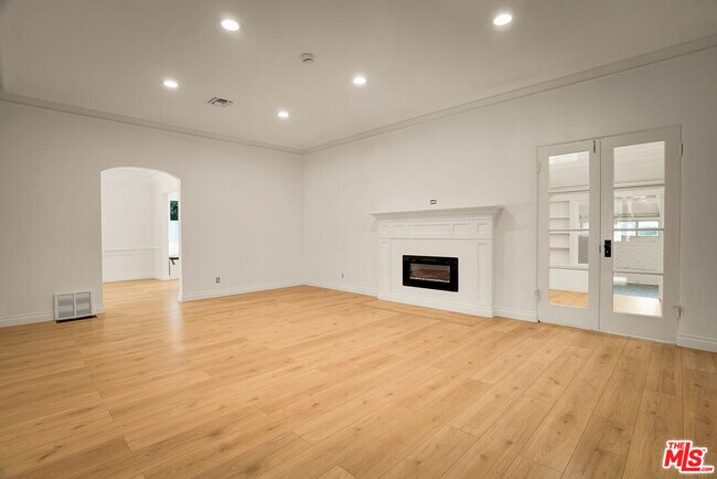 Building Photo - 5419 Gentry Ave