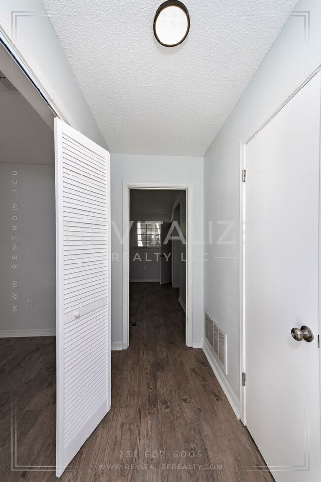 Building Photo - HALF-DEPOSIT SPECIAL! Updated 4 Bed 2 Bath Brick Home in West Mobile