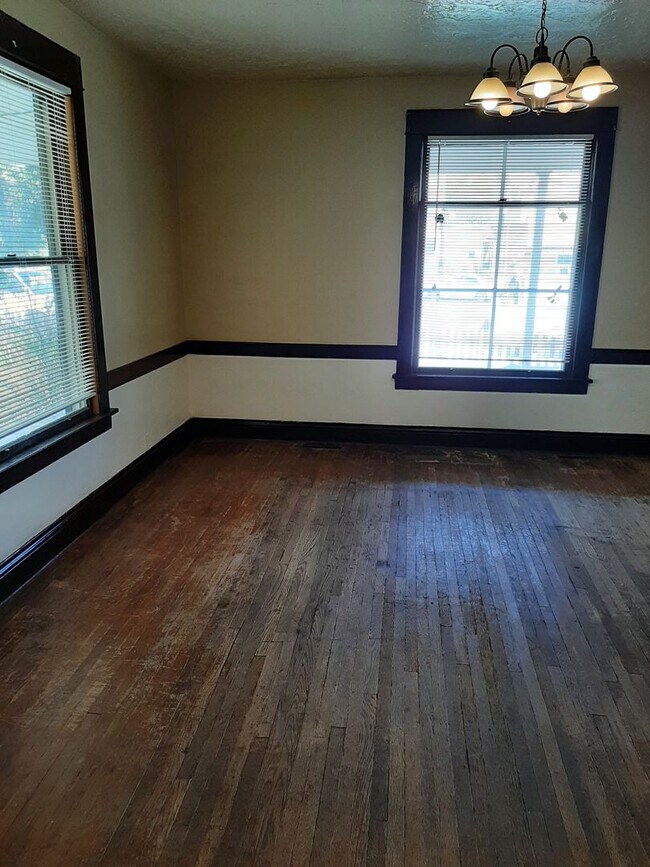 Building Photo - (1614 8th Ave)