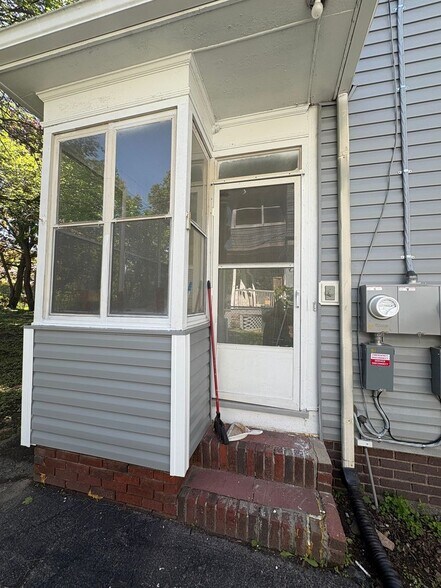 Building Photo - 45 Clay Ave
