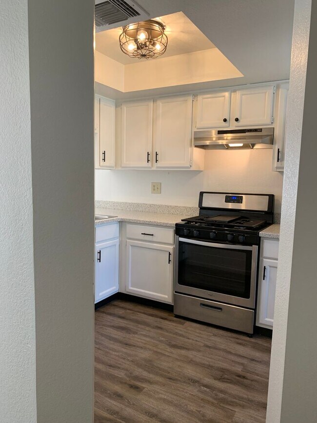 Building Photo - 3 bedroom 2 bath
