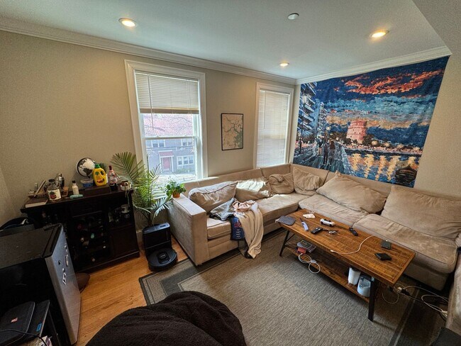 Building Photo - Beautiful 5 bed 2 bath in Cambridge.....