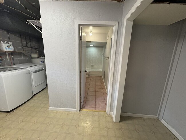 Building Photo - 4240 Crestview Dr