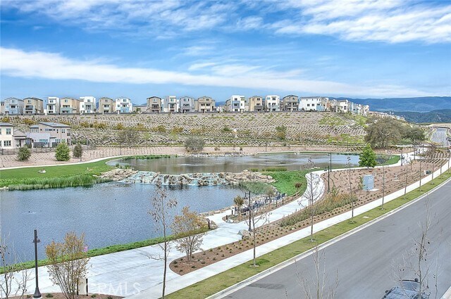 Building Photo - 6 Crown Point Dr