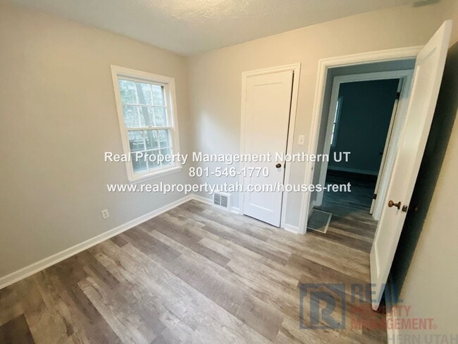 Building Photo - 3 Bedroom 1.5 Bath Ogden Home Coming Soon!