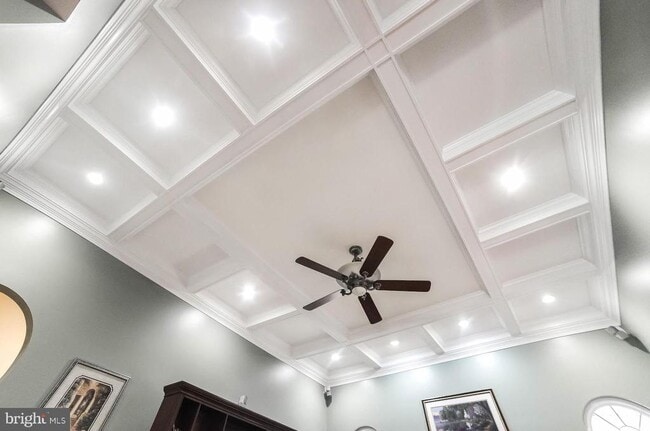 Building Photo - 24900 Fox Run Ln