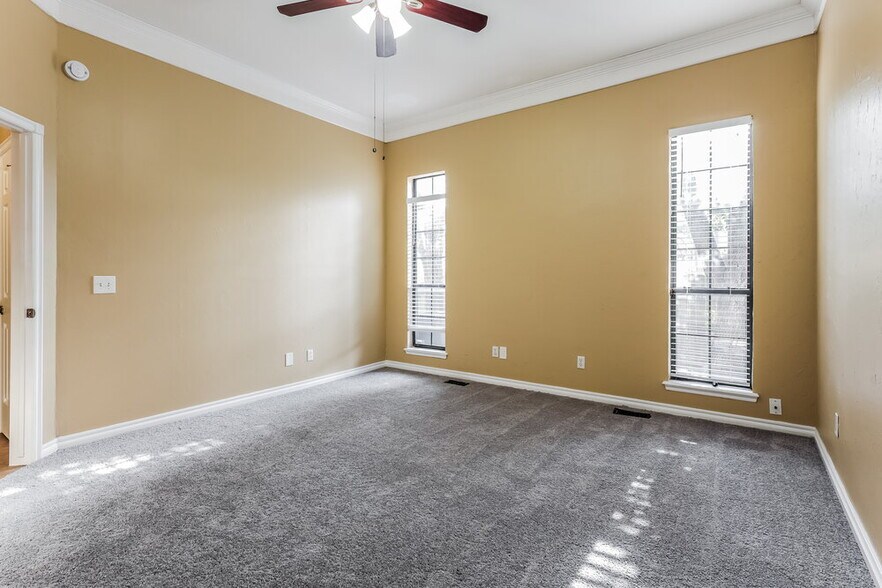 Building Photo - 2700 Shady Tree Ln