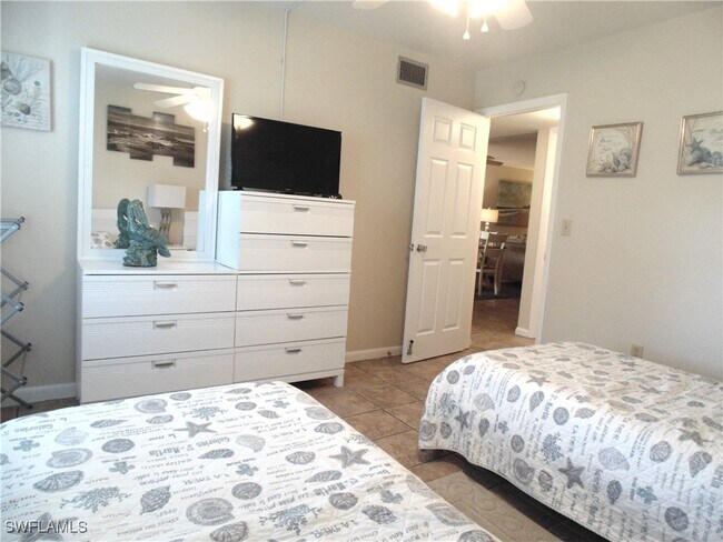 Building Photo - 5441 Peppertree Dr