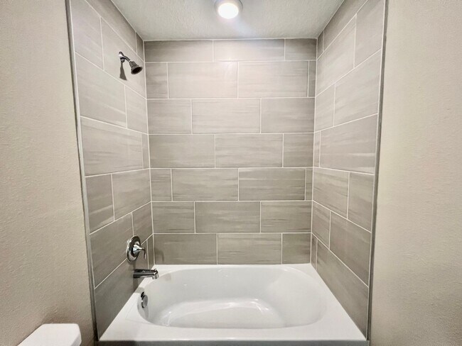 Building Photo - Lagoon Life + Luxury Living in St. Johns County - Beachwalk Townhome on the water!