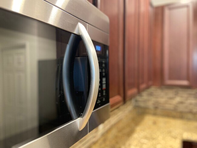 Building Photo - Beautiful 3 Bed/2.5 Bath Townhome in the Desirable City of Casselberry!!