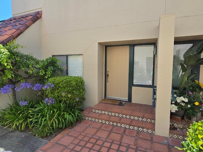 Building Photo - 2261 Armada Way