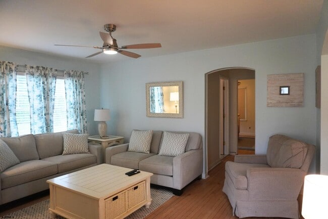 Building Photo - 101 W Meyran Ave