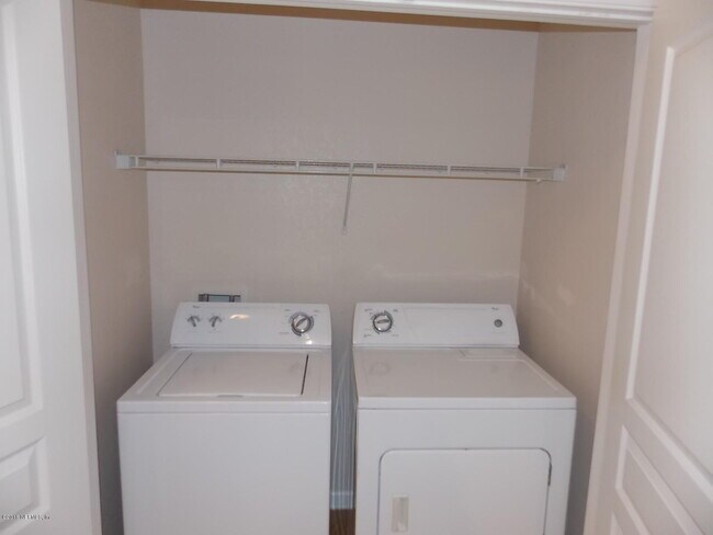 Building Photo - 1001 Monument Rd