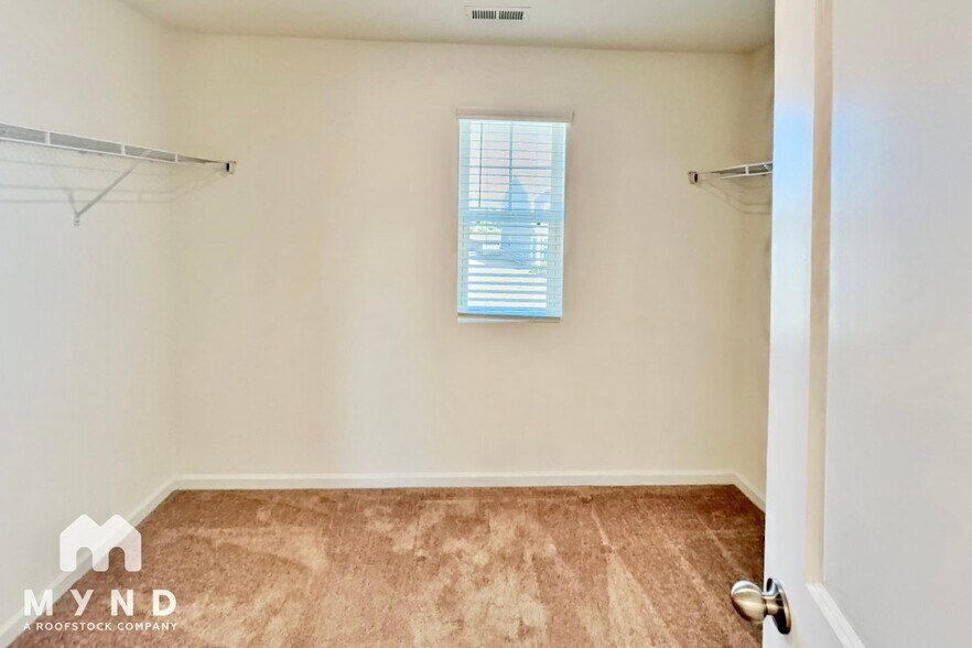 Building Photo - 354 Rayland St