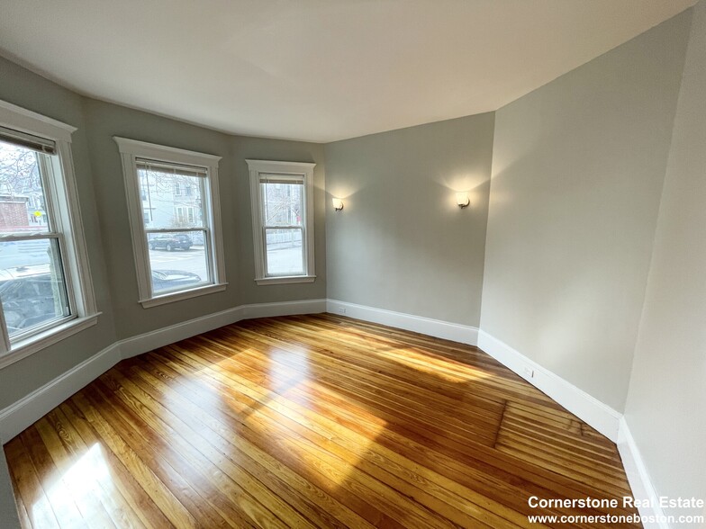 Building Photo - 159 Boston St