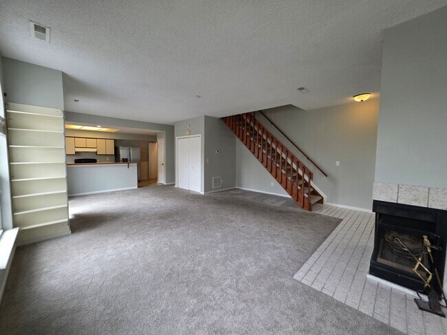 Building Photo - PEMBROKE CROSSING CONDOS