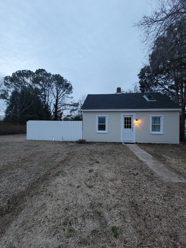 Building Photo - 581 Hamilton Blvd