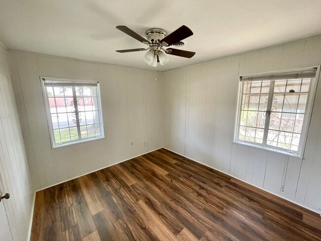Building Photo - 3 Bedroom in Pearl Ms!