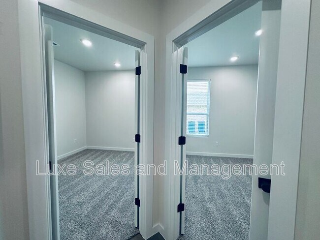 Building Photo - 16305 Villa Valeria Way