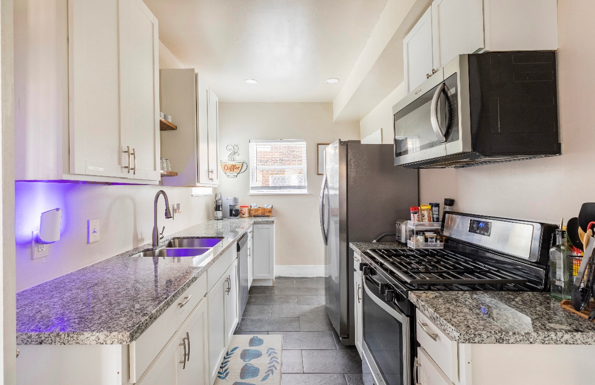 Shared kitchen - 2108 Berry St