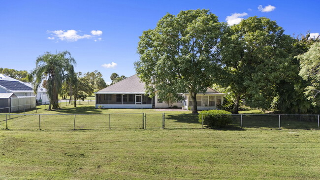 Building Photo - 1465 SE Westmoreland Blvd