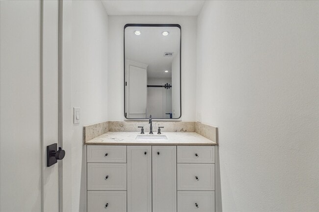 Building Photo - 7703 Bobbitt Ln