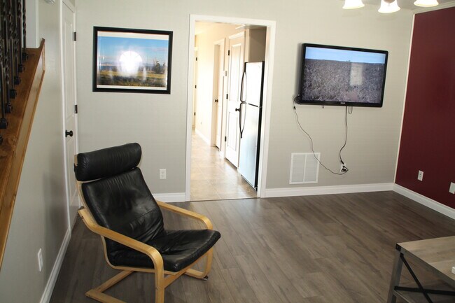 Building Photo - 195 Robison Dr