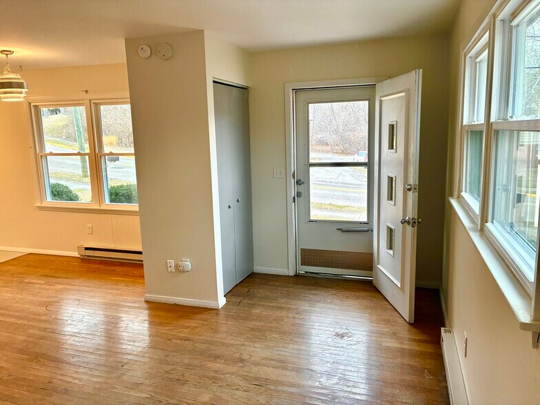 Building Photo - 309 Sandra Dr