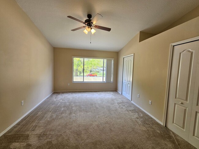 Building Photo - Brandon townhome with 2 bedrooms, 2 baths ...