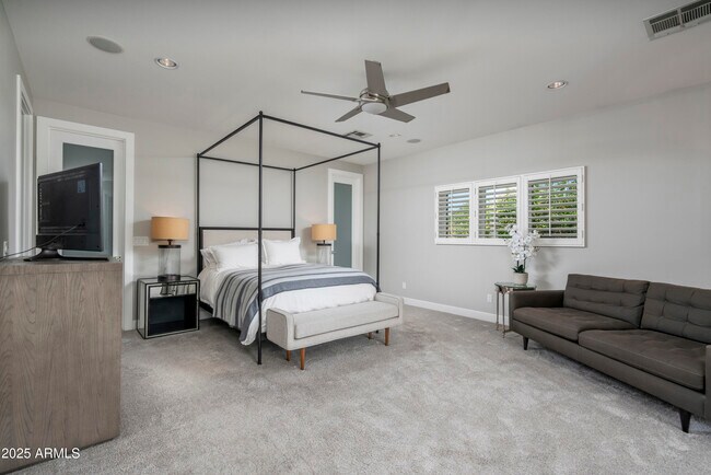 Building Photo - 4628 N Avenida Del Puente