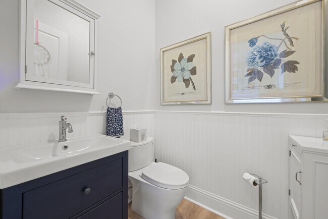 Building Photo - 285 SE 6th Ave