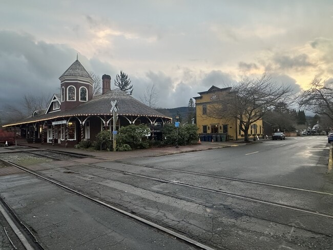 Building Photo - 7951 Maple Ave SE