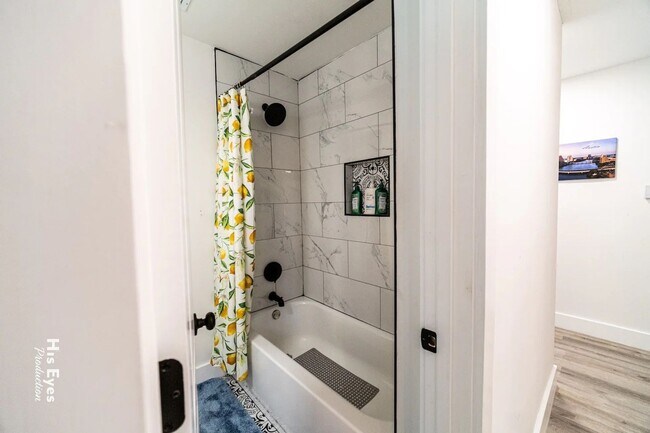 Building Photo - Experience Elevated Living in North Austin – Fully Furnished & Move-In Ready