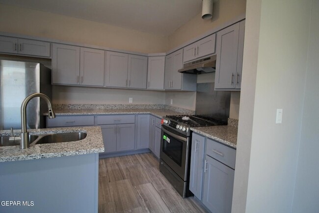 Building Photo - 517 Val Verde St