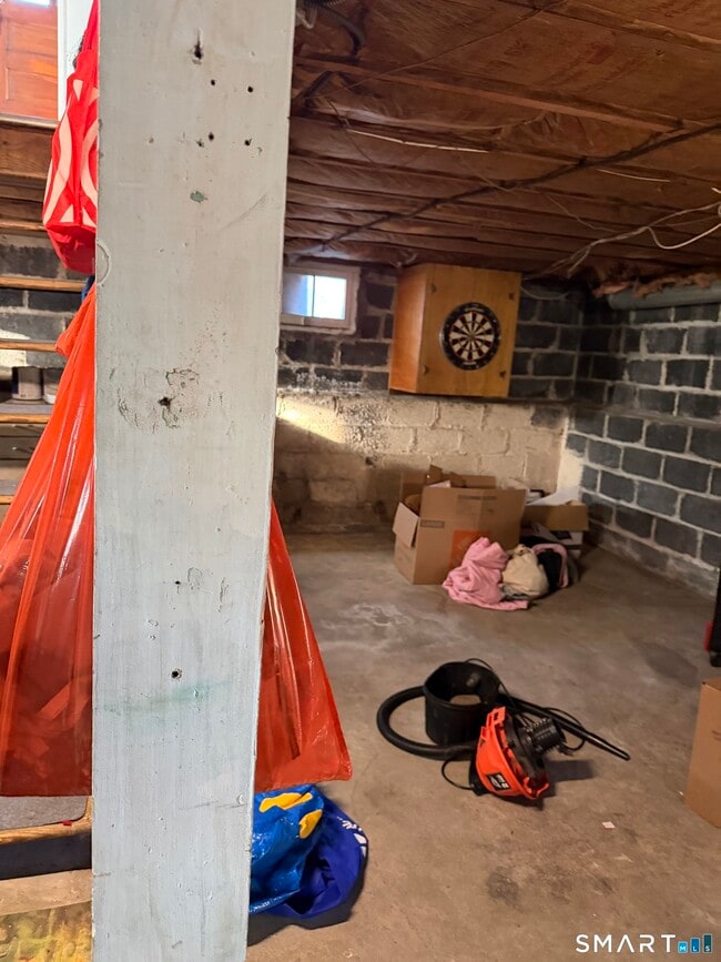 Building Photo - 197 Robert Treat Pkwy