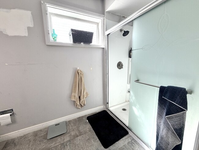 Building Photo - 2242 Victor St