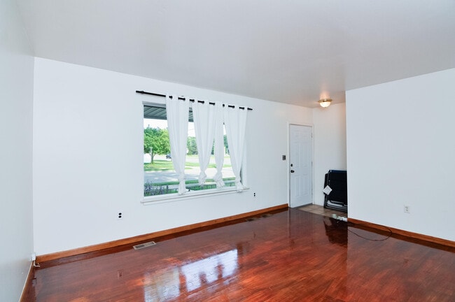 Building Photo - 8807 Tavistock Dr