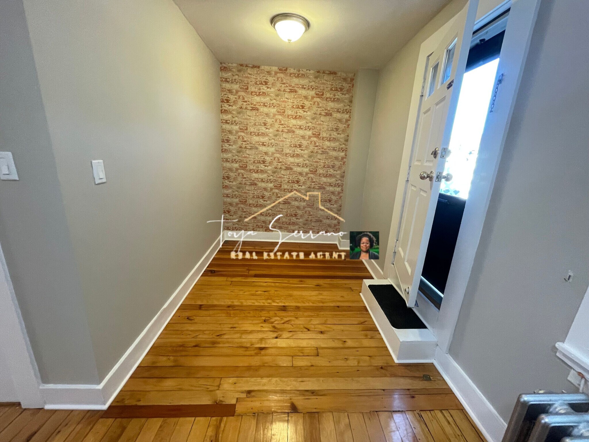 Building Photo - 39 Beacon St