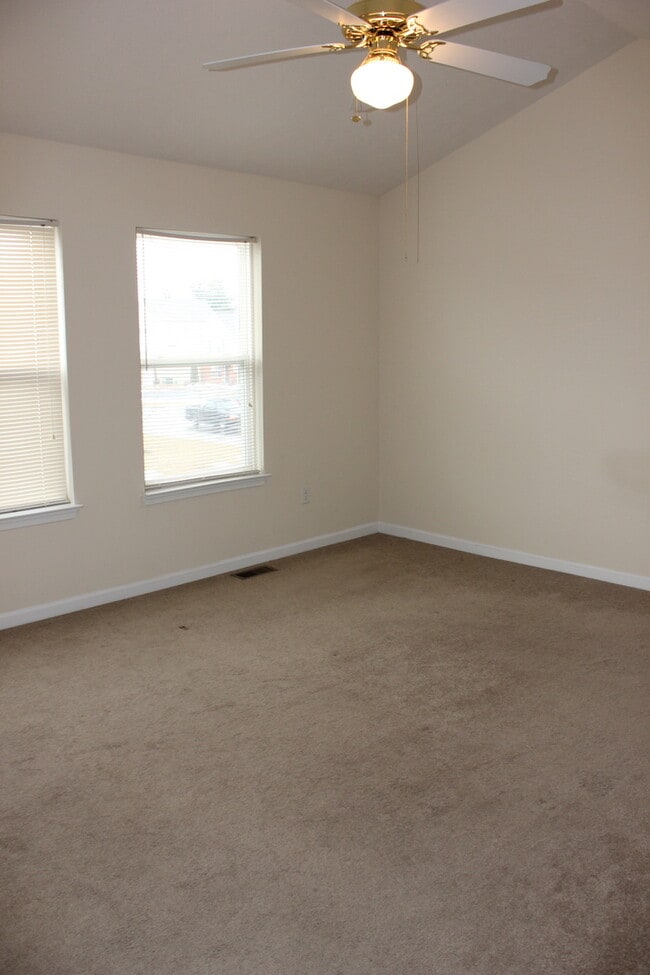 Building Photo - 3 Bedroom, 2.5 Bath Townhouse for Rent
