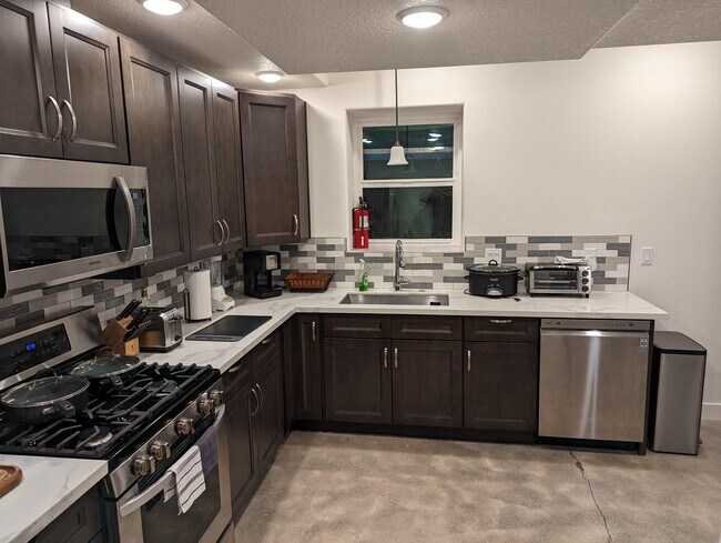 Kitchen - 1506 NE Buffalo St