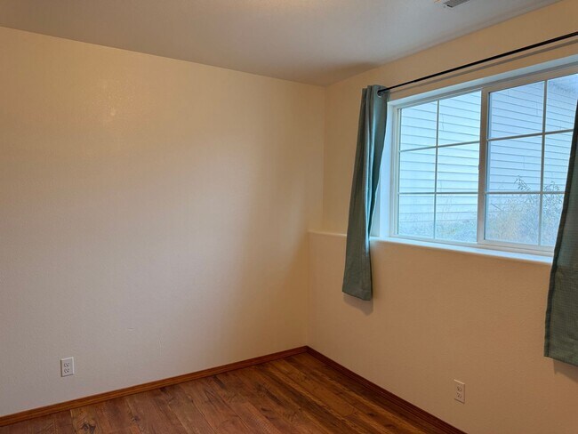 Building Photo - Duplex in Stoddard meadows