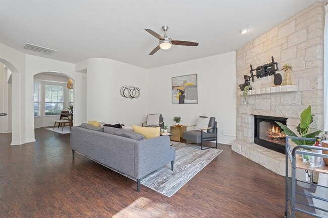 Building Photo - 13202 Fawn Valley Dr