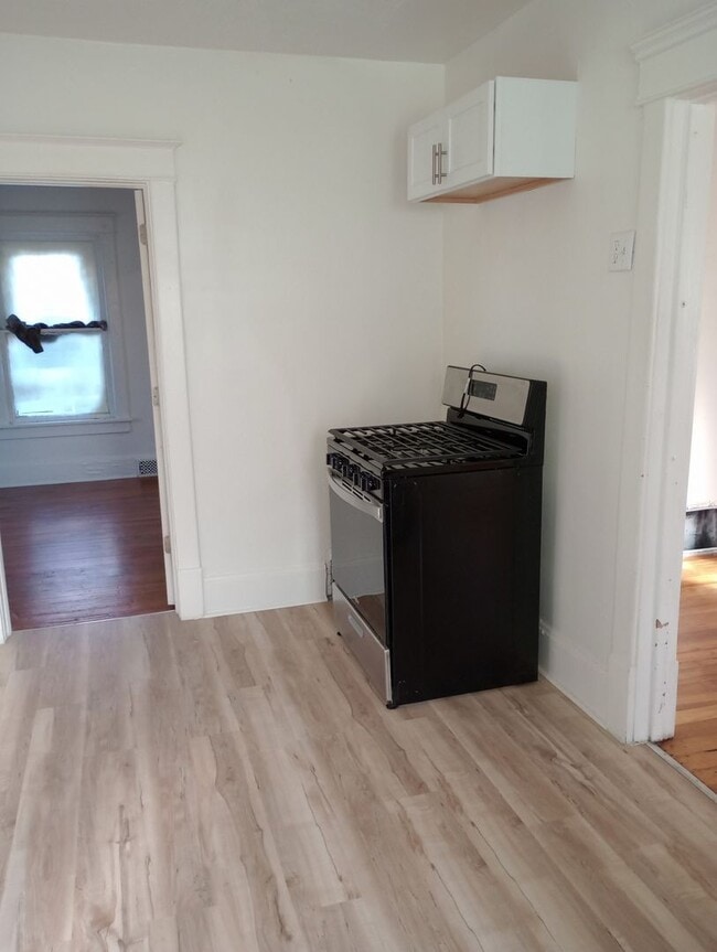 Building Photo - 615 Rebecca St