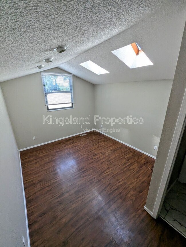 Building Photo - 2217 Wendy Way Dr