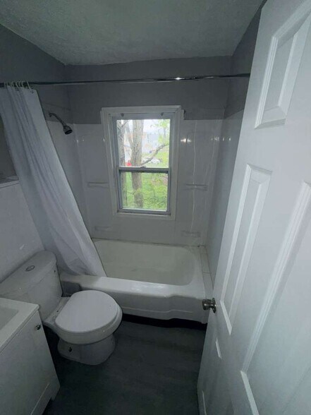 Building Photo - 1185 E 167th St