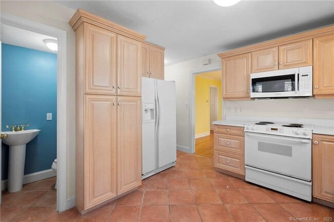 Building Photo - 87 Sylvan Rd